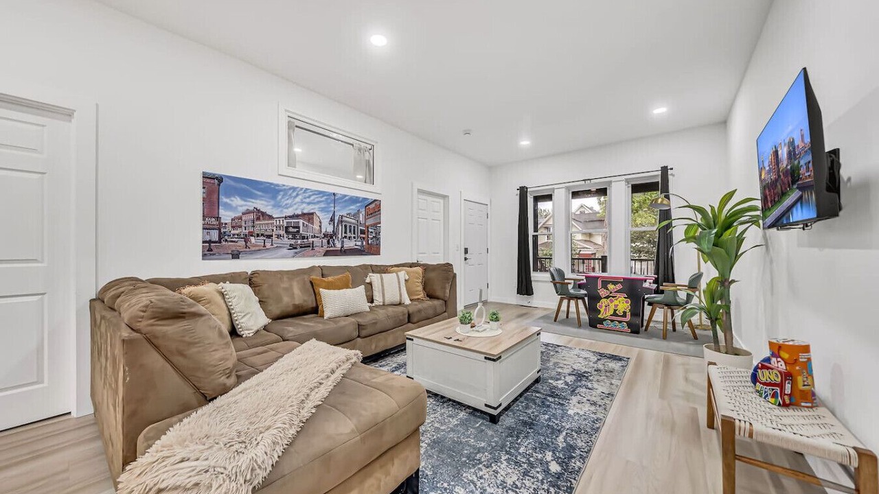 Photo of Livingroom in Front Park
