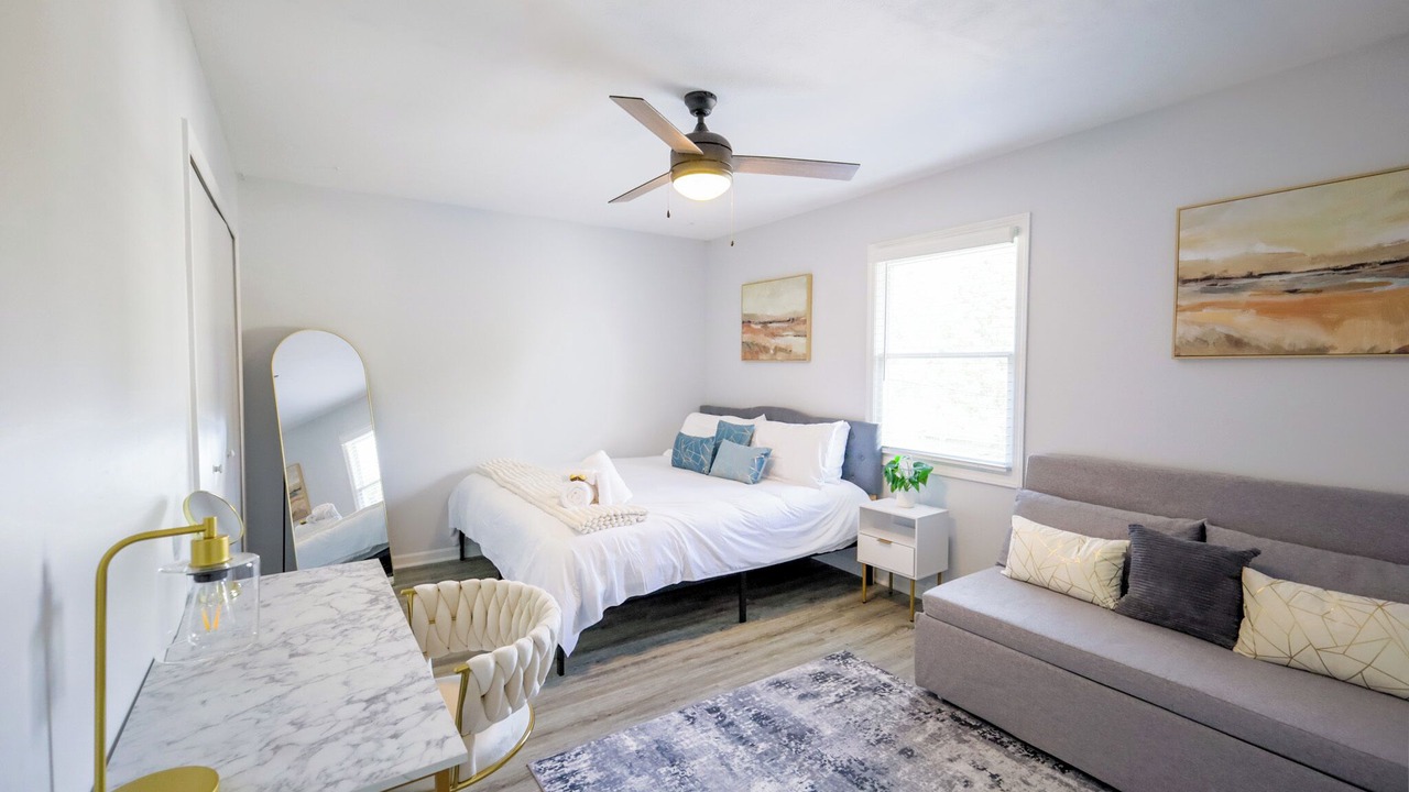 Photo of Bedroom in Cuyahoga Falls