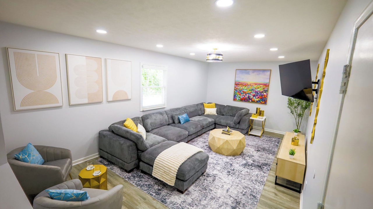 Photo of Livingroom in Cuyahoga Falls