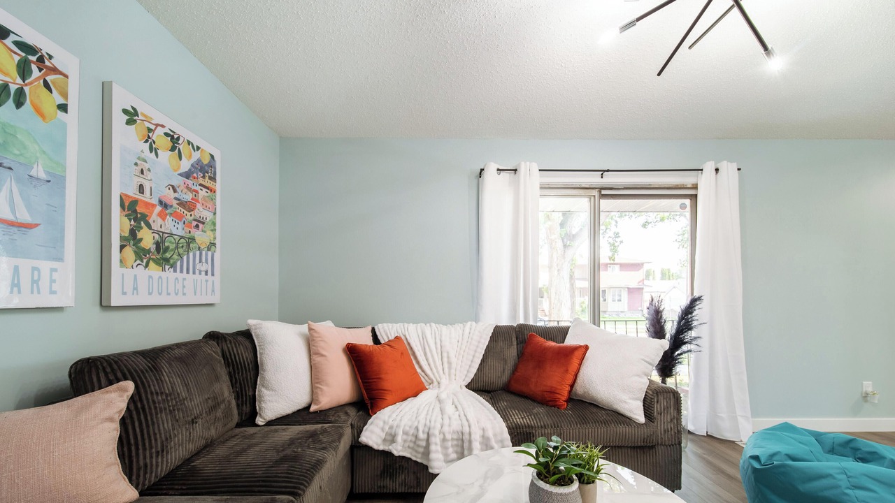 Photo of Livingroom in North Central Edmonton