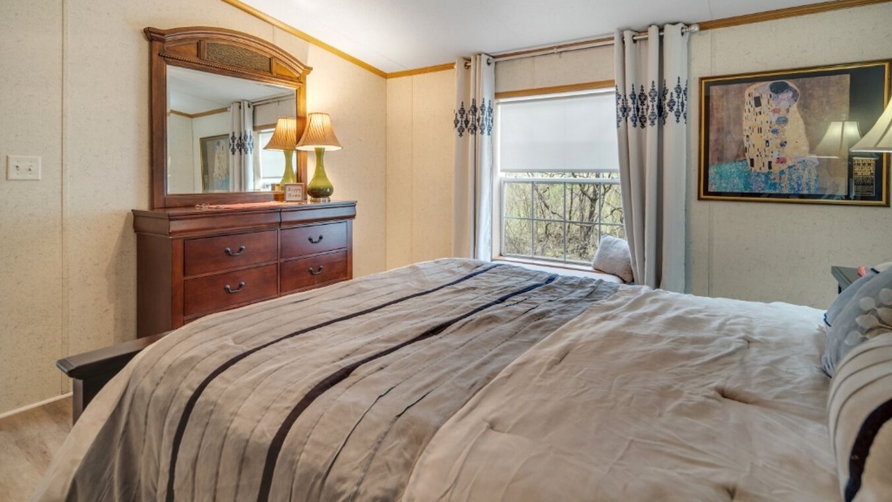 Photo of Bedroom in Seneca Falls