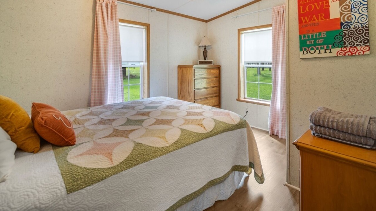 Photo of Bedroom in Seneca Falls