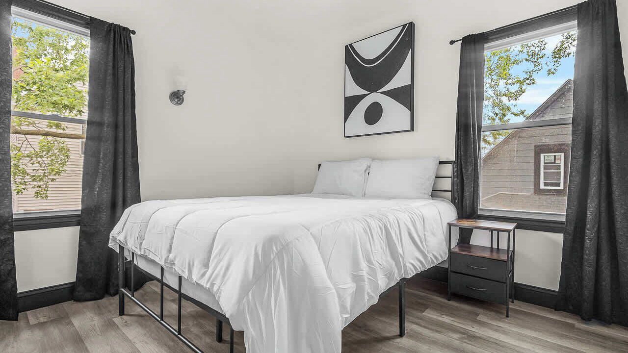 Photo of Bedroom in Downtown Niagara Falls