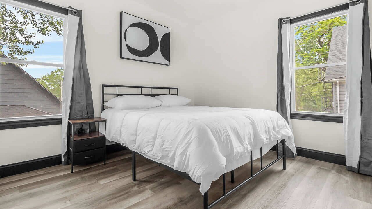 Photo of Bedroom in Downtown Niagara Falls