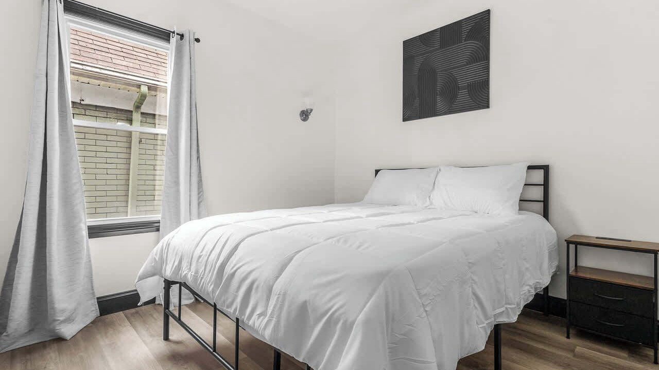 Photo of Bedroom in Downtown Niagara Falls