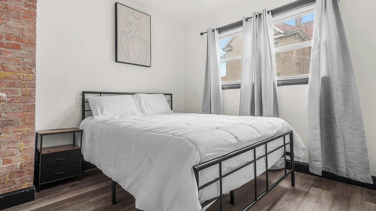Photo of Bedroom in Downtown Niagara Falls