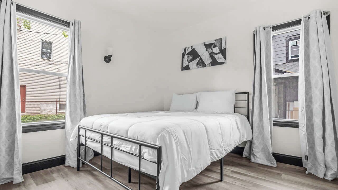 Photo of Bedroom in Downtown Niagara Falls