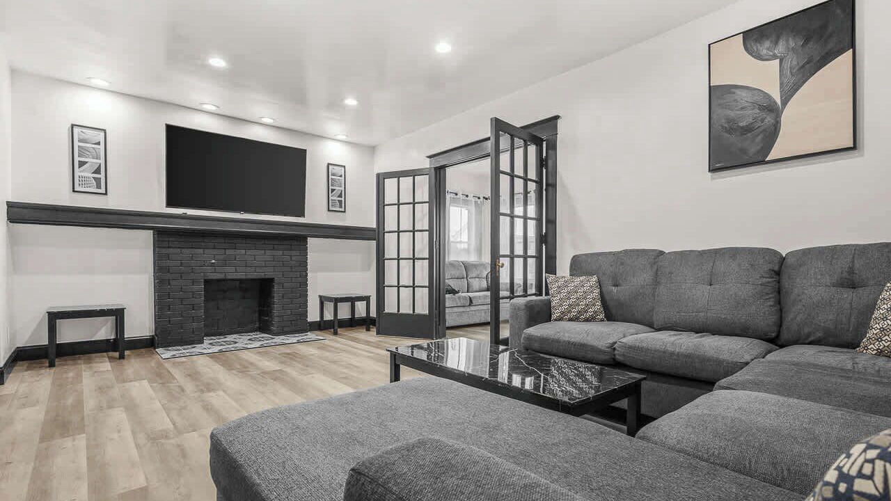 Photo of Livingroom in Downtown Niagara Falls