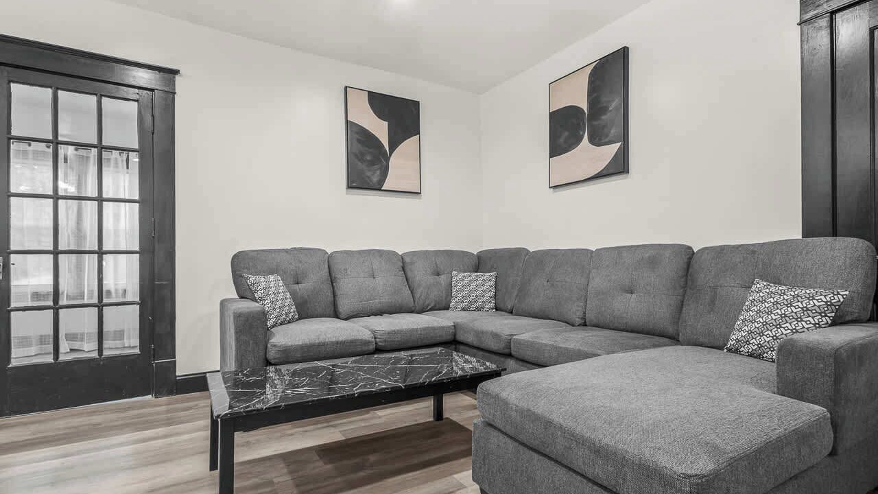 Photo of Livingroom in Downtown Niagara Falls