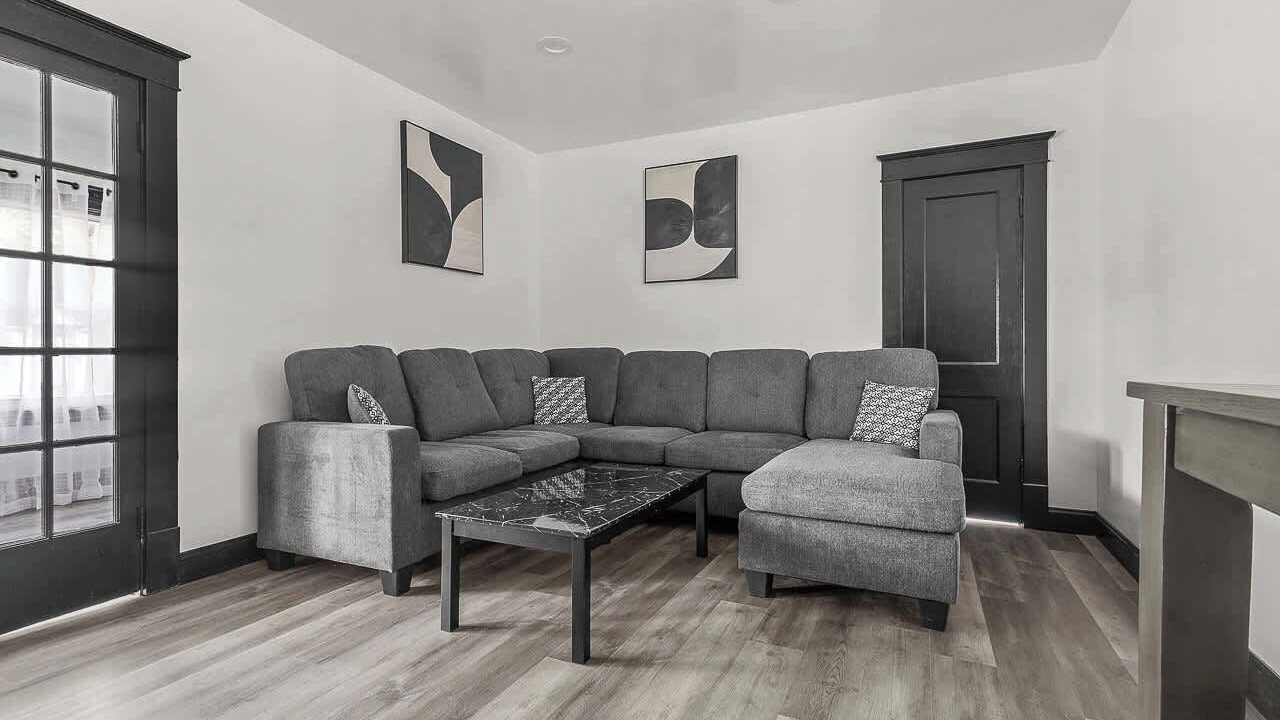 Photo of Livingroom in Downtown Niagara Falls