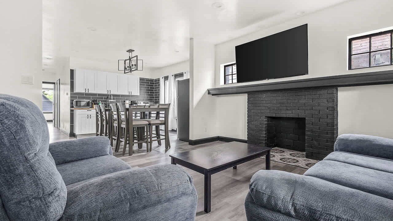 Photo of Livingroom in Downtown Niagara Falls