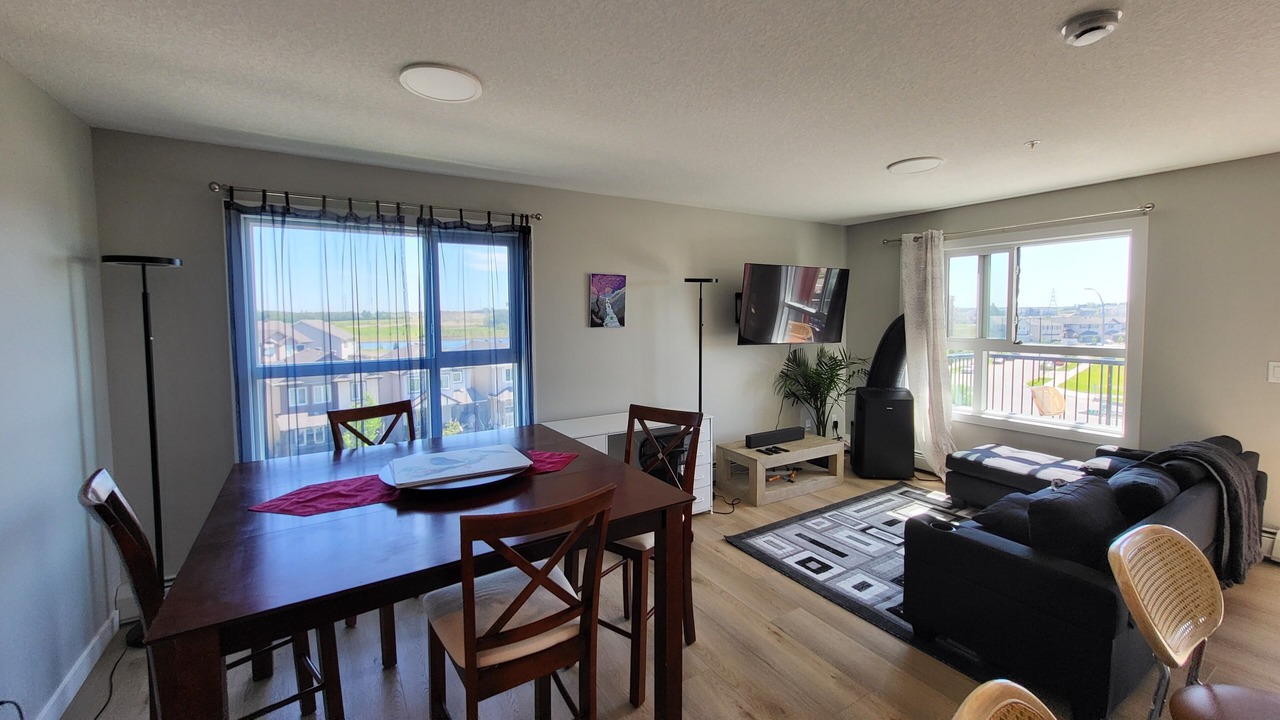 Photo of Livingroom in Southeast Edmonton