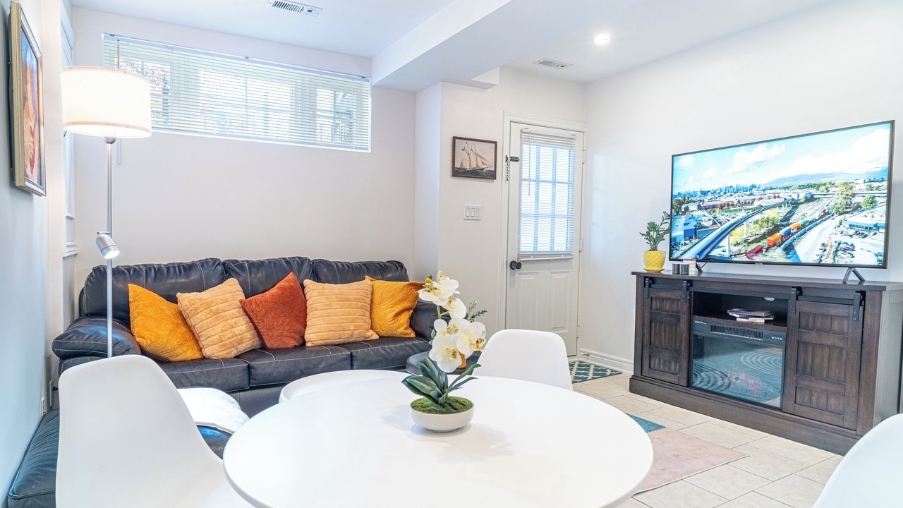 Photo of Livingroom in Earlscourt