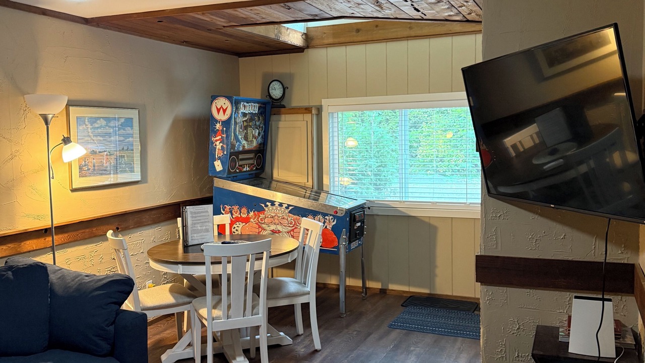 Photo of Livingroom in Cultus Lake