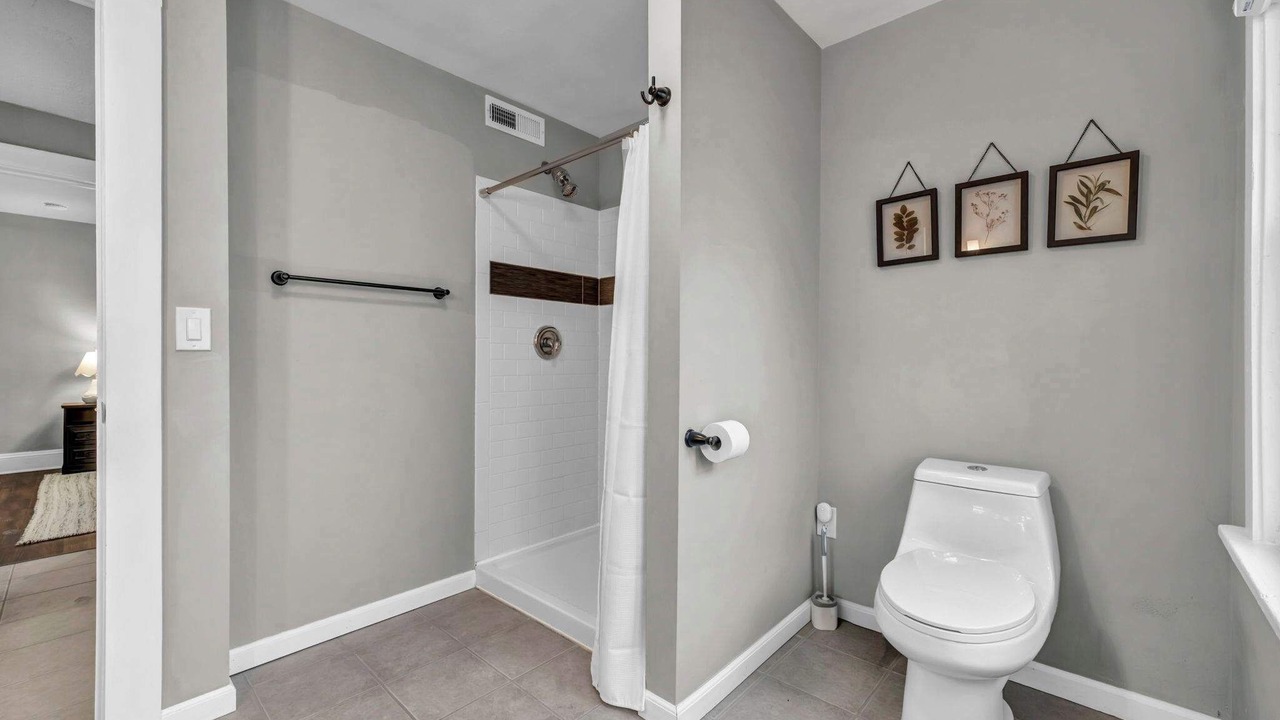 Photo of Bathroom in Detroit - Shoreway