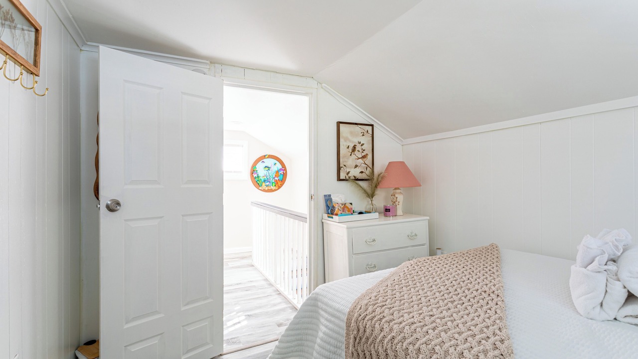 Photo of Bedroom in Alton