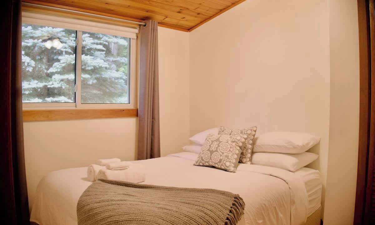 Photo of Bedroom in Eagle Lake