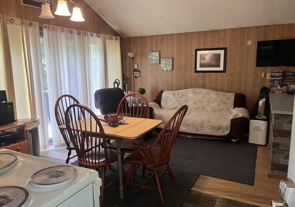 Photo of Livingroom in Russell