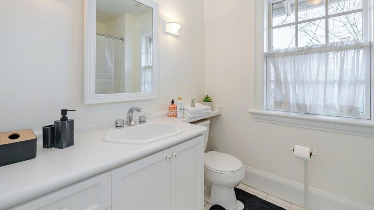 Photo of Bathroom in Lawrence Park