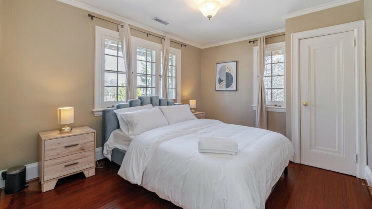 Photo of Bedroom in Lawrence Park