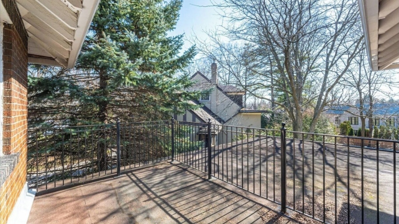 Photo of Outdoor in Lawrence Park