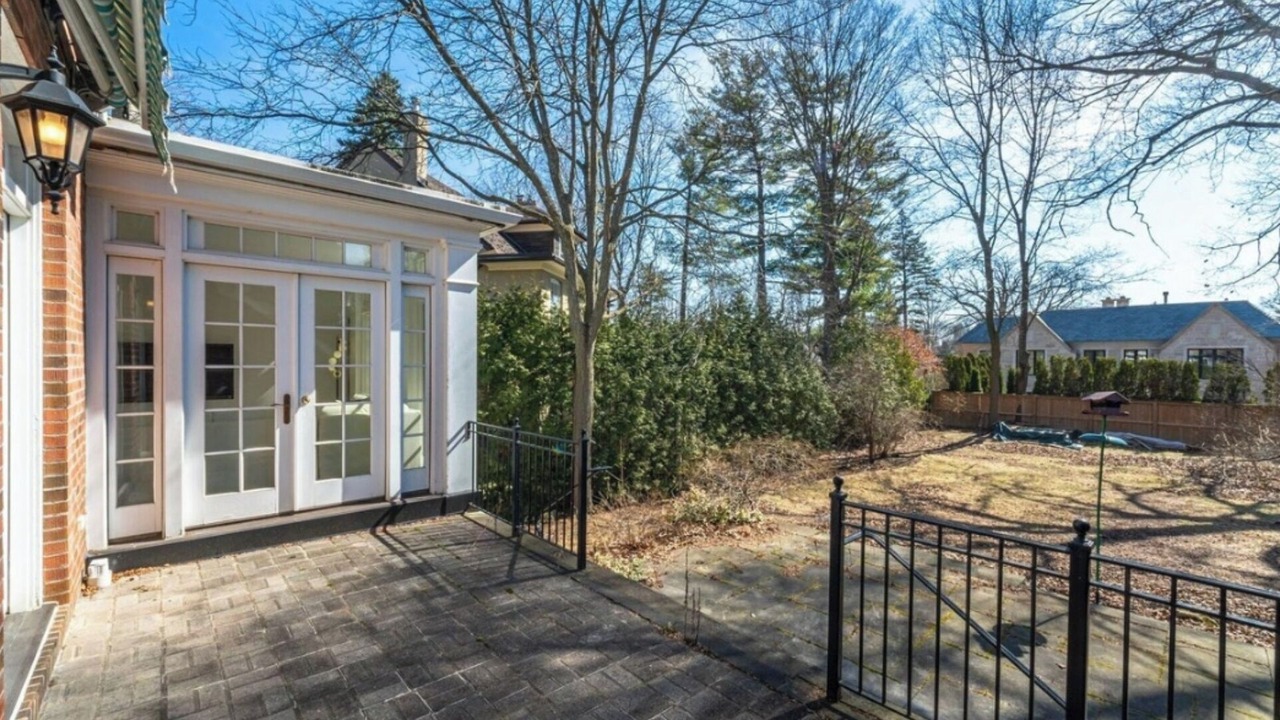 Photo of Outdoor in Lawrence Park