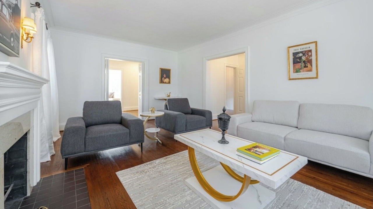 Photo of Livingroom in Lawrence Park