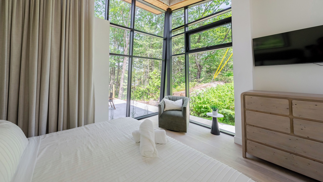 Photo of Bedroom in Gravenhurst