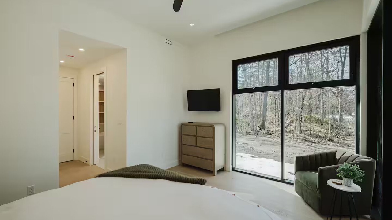 Photo of Bedroom in Gravenhurst