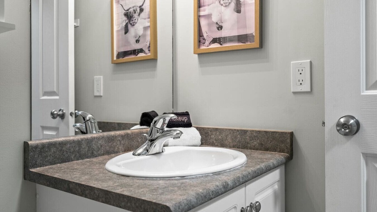 Photo of Bathroom in Radium Hot Springs