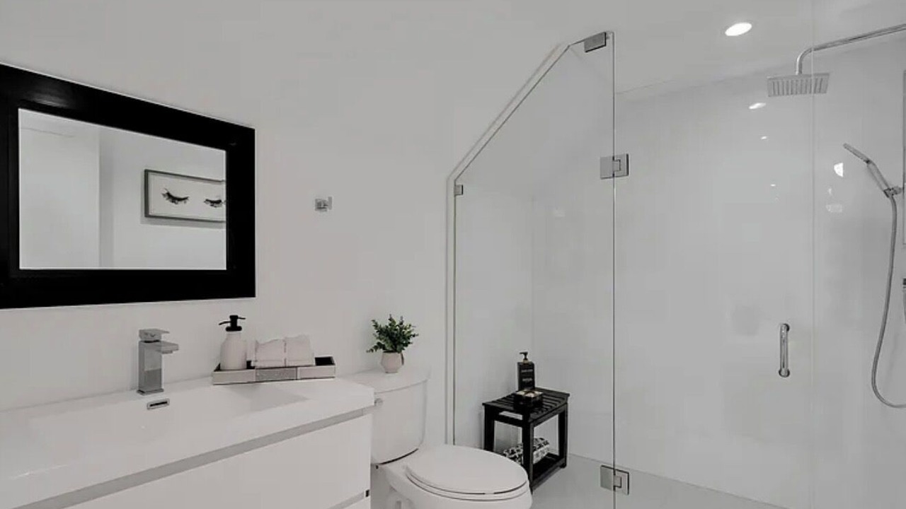 Photo of Bathroom in Maple Leaf
