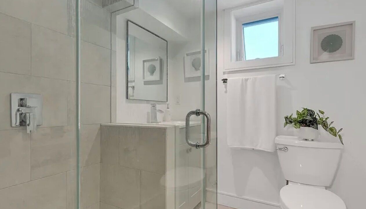 Photo of Bathroom in Maple Leaf