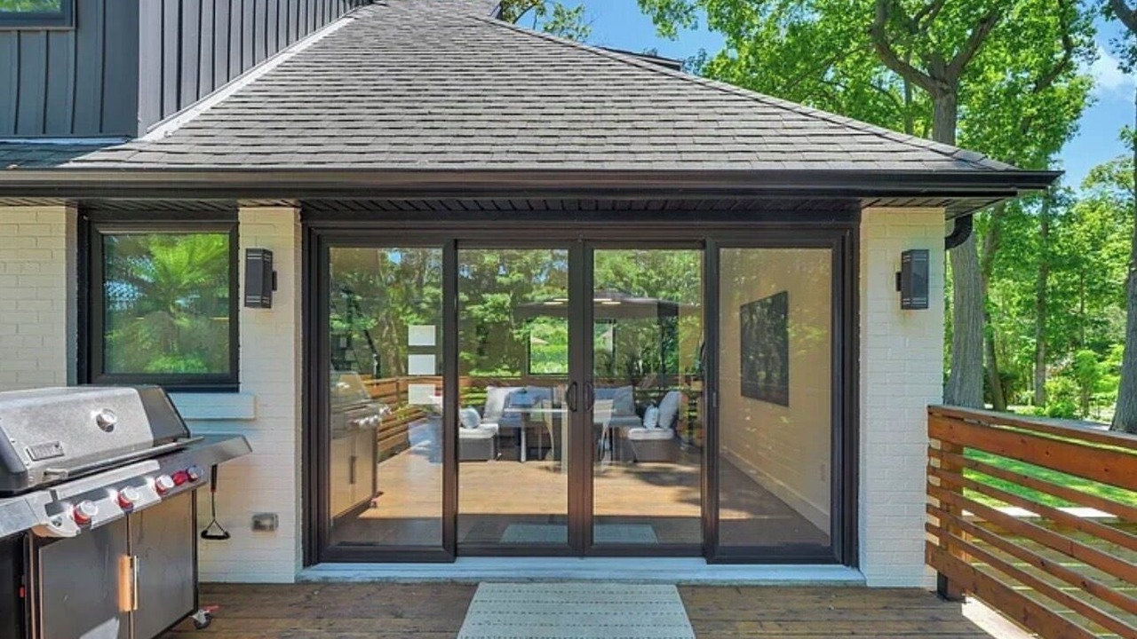 Photo of Patio Balcony in Maple Leaf