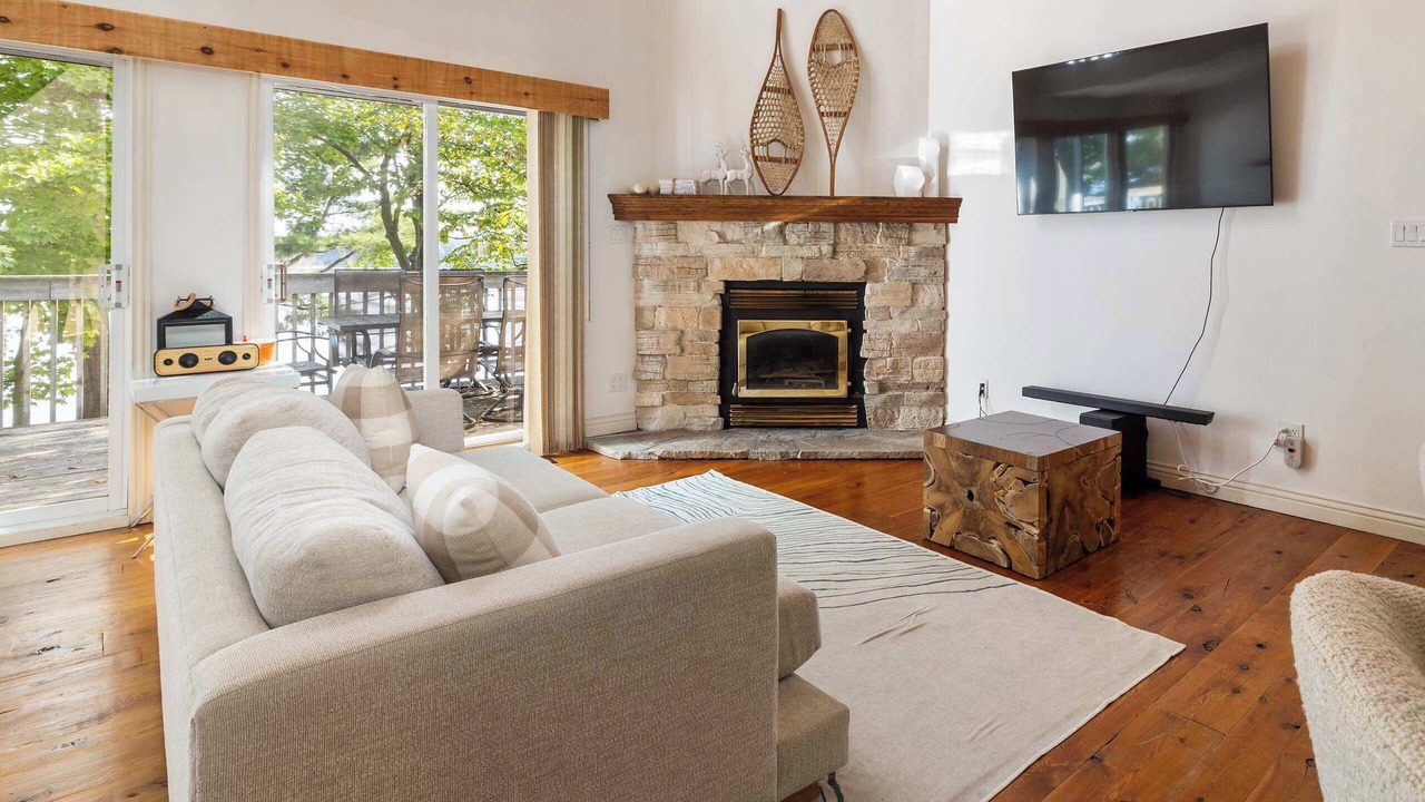 Photo of Livingroom in Central Frontenac