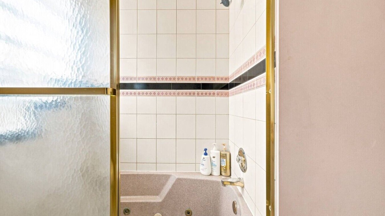 Photo of Bathroom in Arbutus Ridge