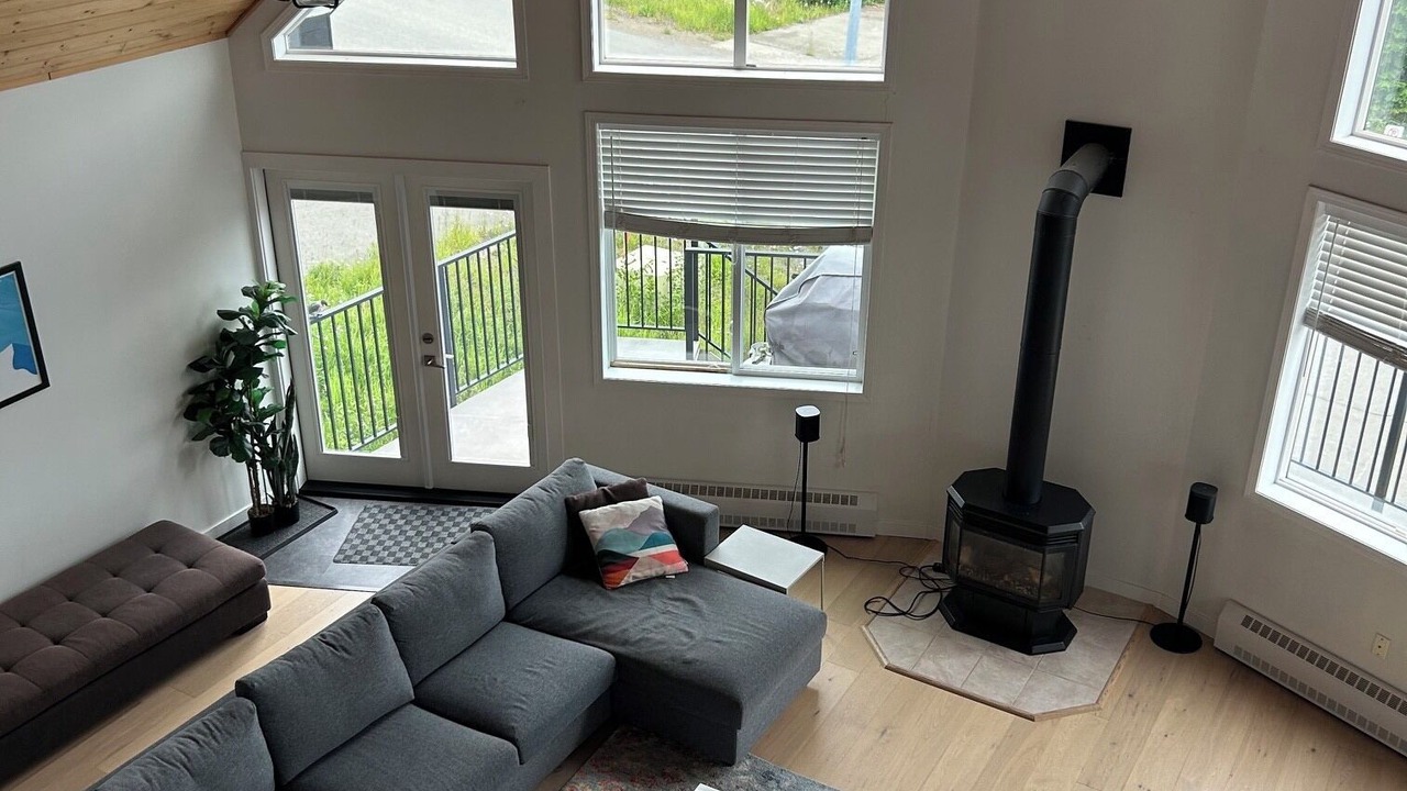 Photo of Livingroom in Courtenay