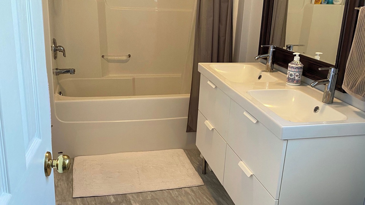 Photo of Bathroom in Courtenay