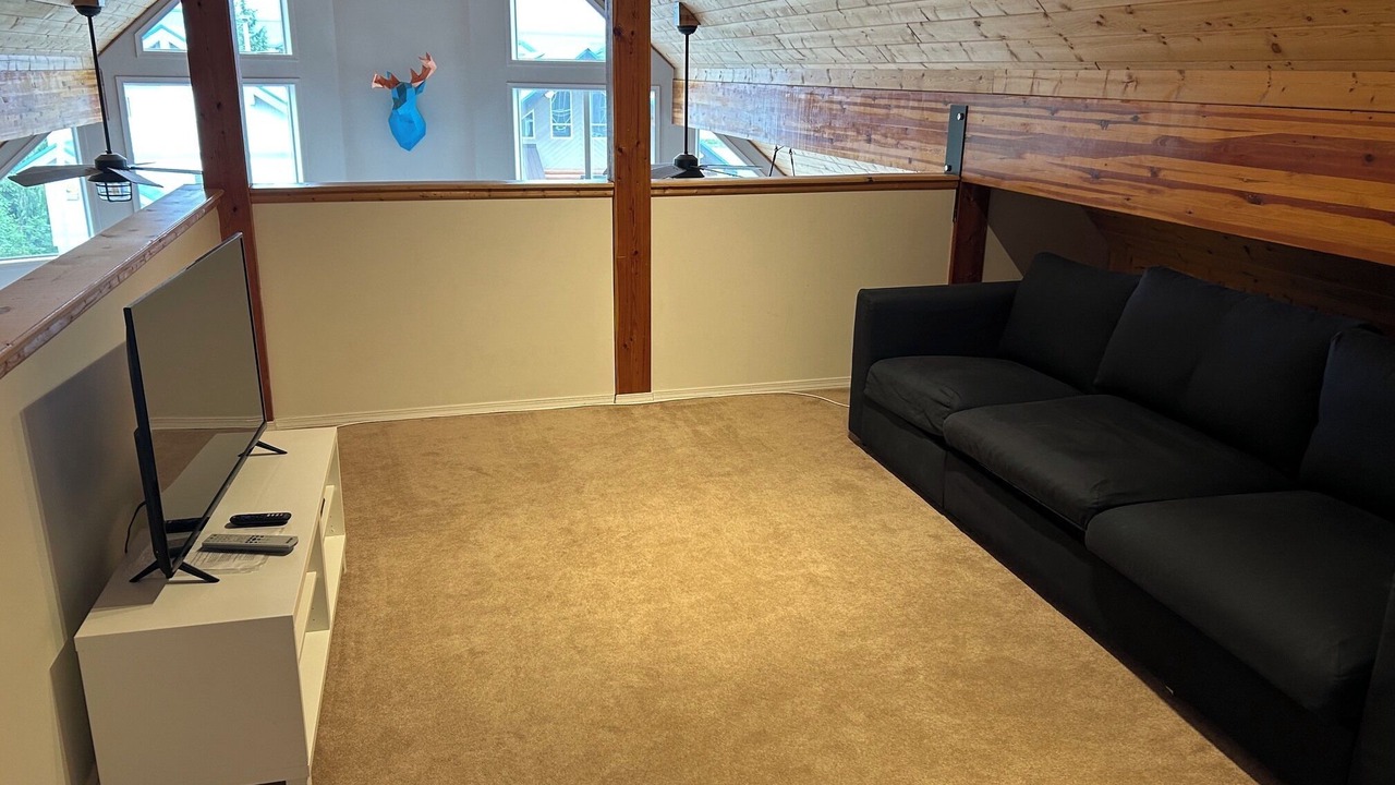 Photo of Livingroom in Courtenay