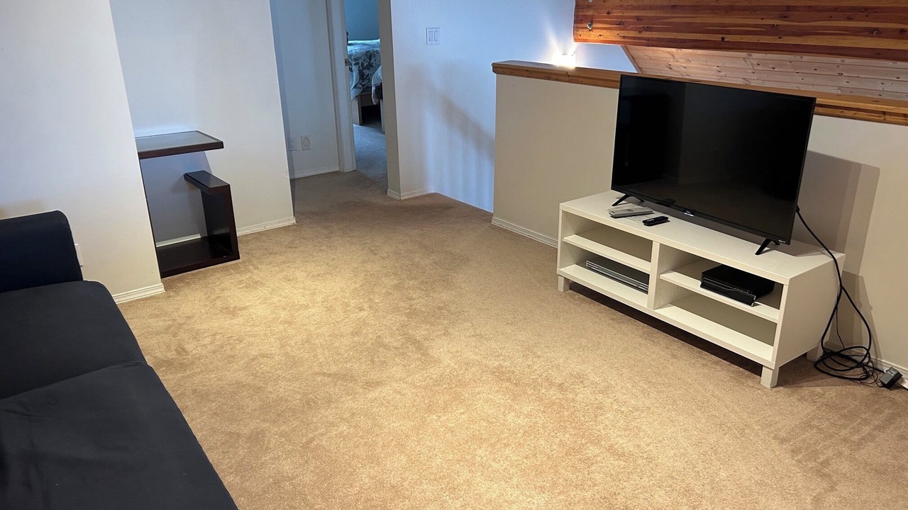 Photo of Livingroom in Courtenay