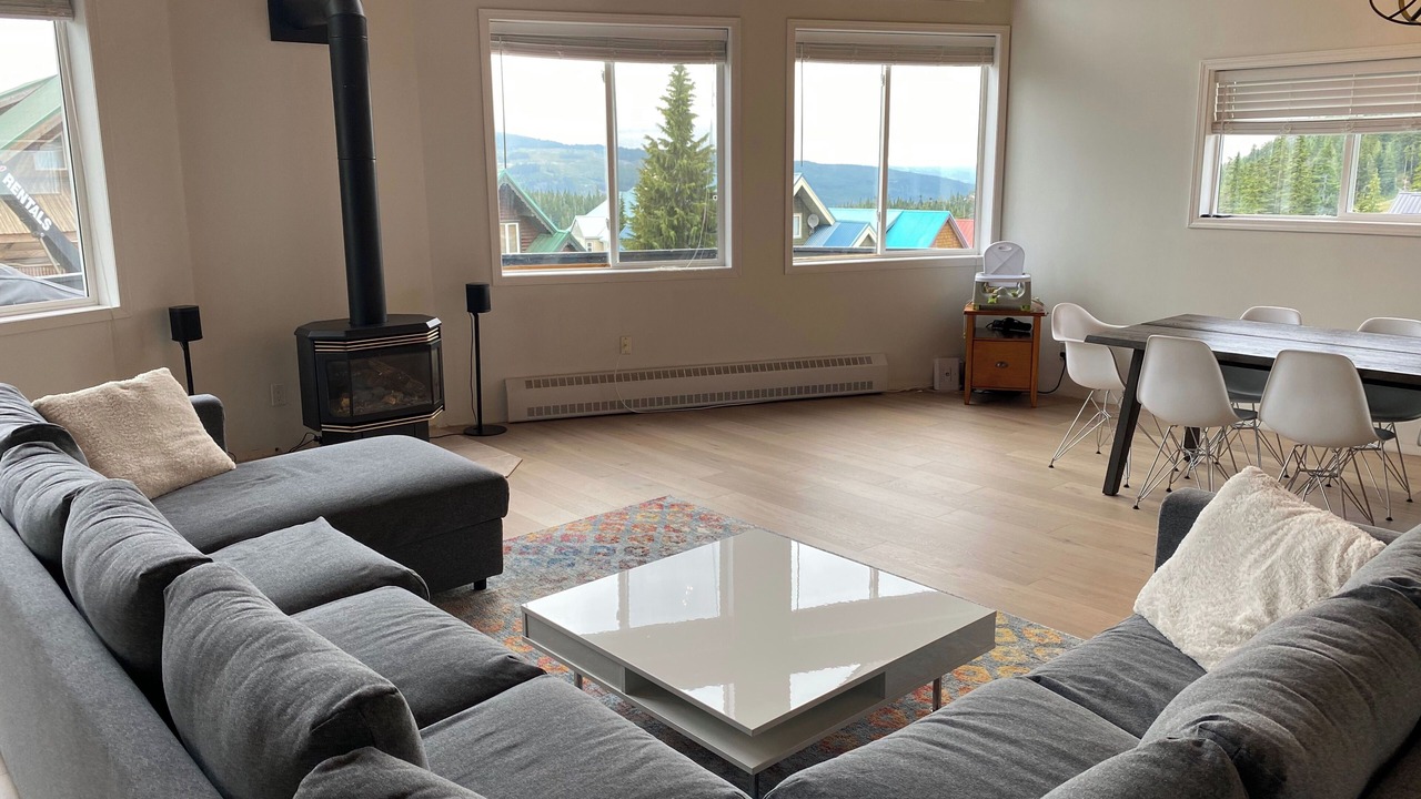 Photo of Livingroom in Courtenay