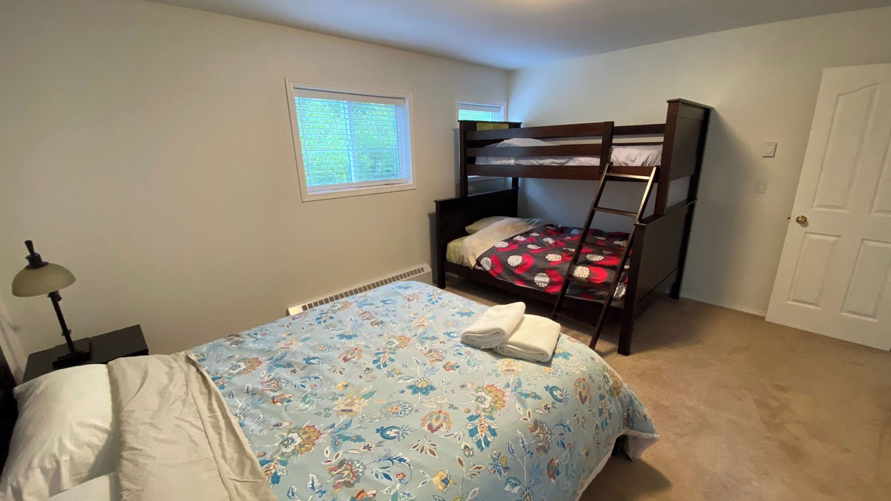 Photo of Bedroom in Courtenay