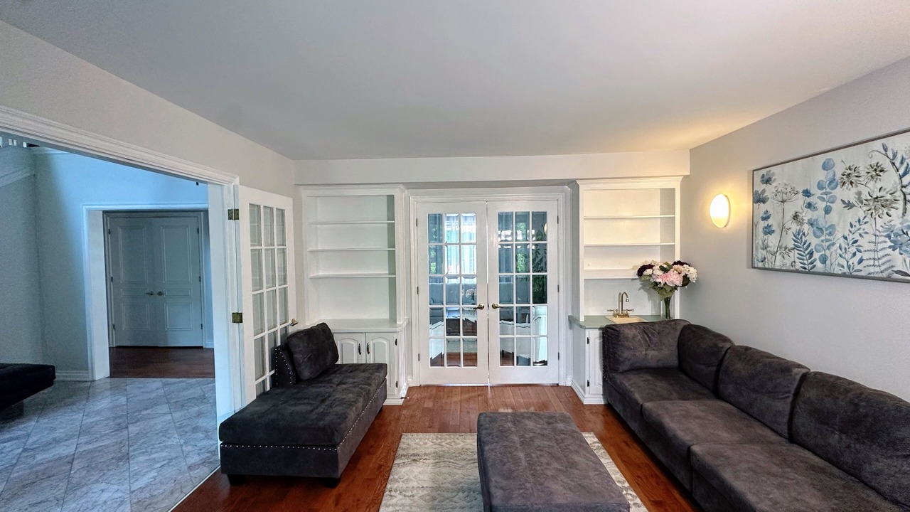 Photo of Livingroom in Colborne