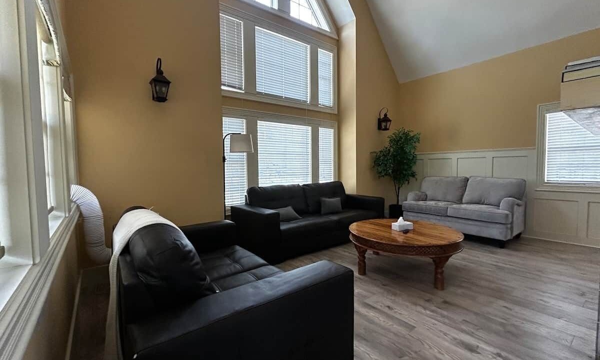 Photo of Livingroom in Fowler Lake