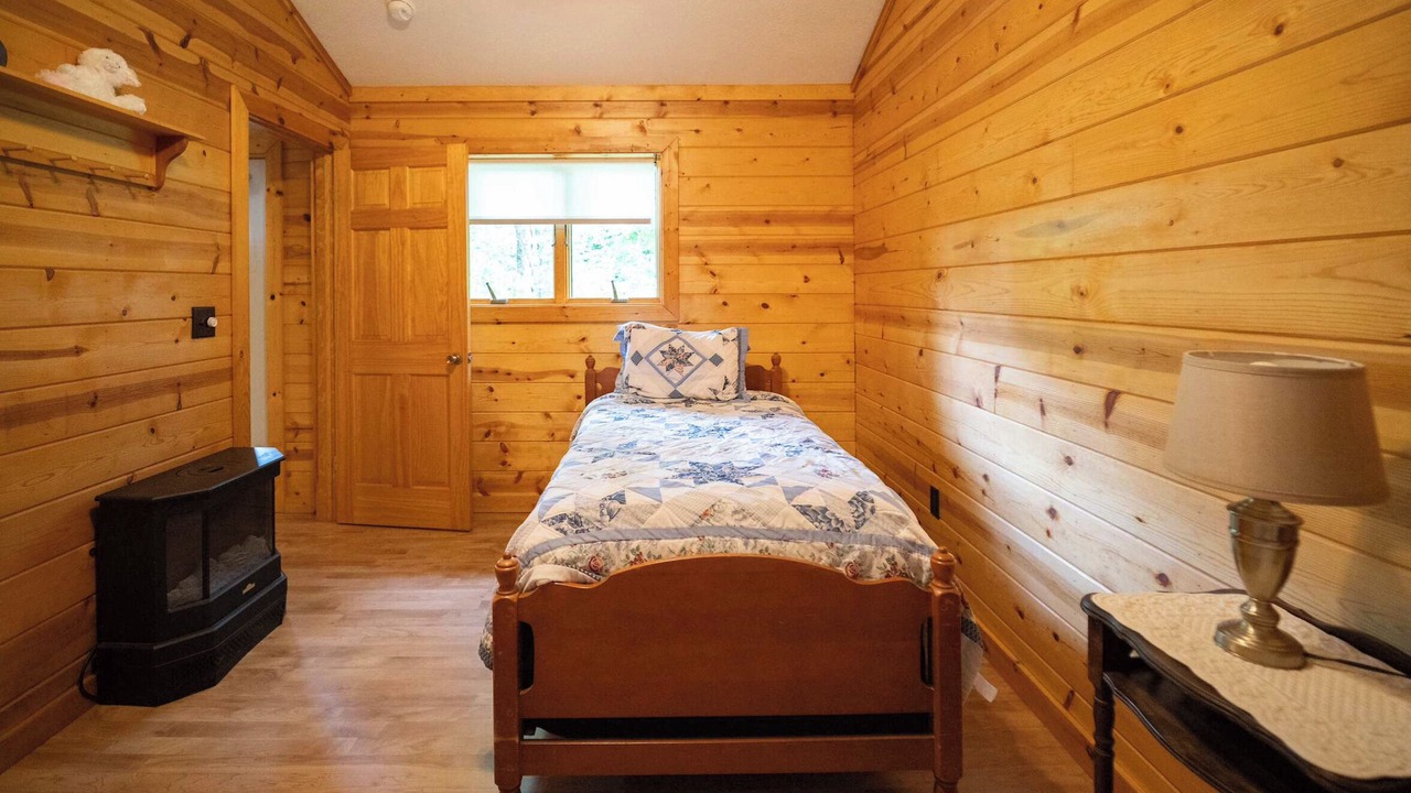 Photo of Bedroom in Farmdale