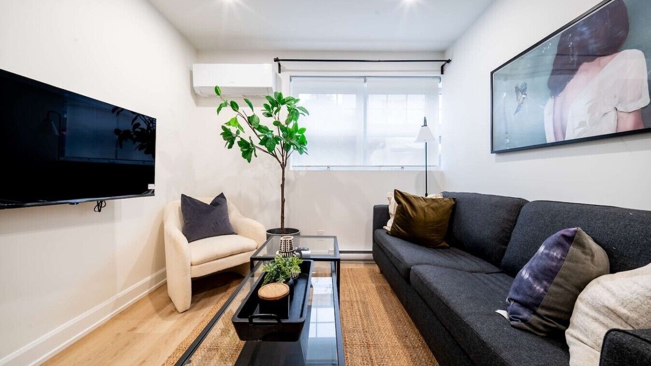 Photo of Livingroom in Centretown