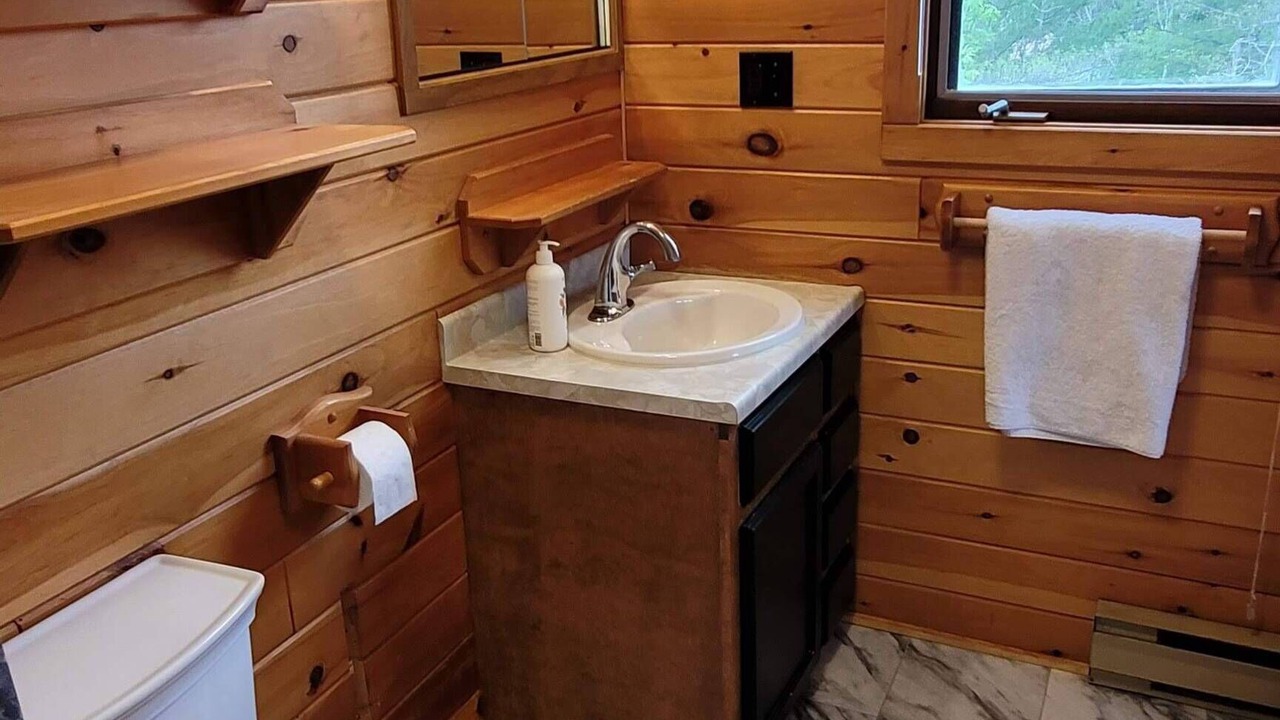 Photo of Bathroom in Carling