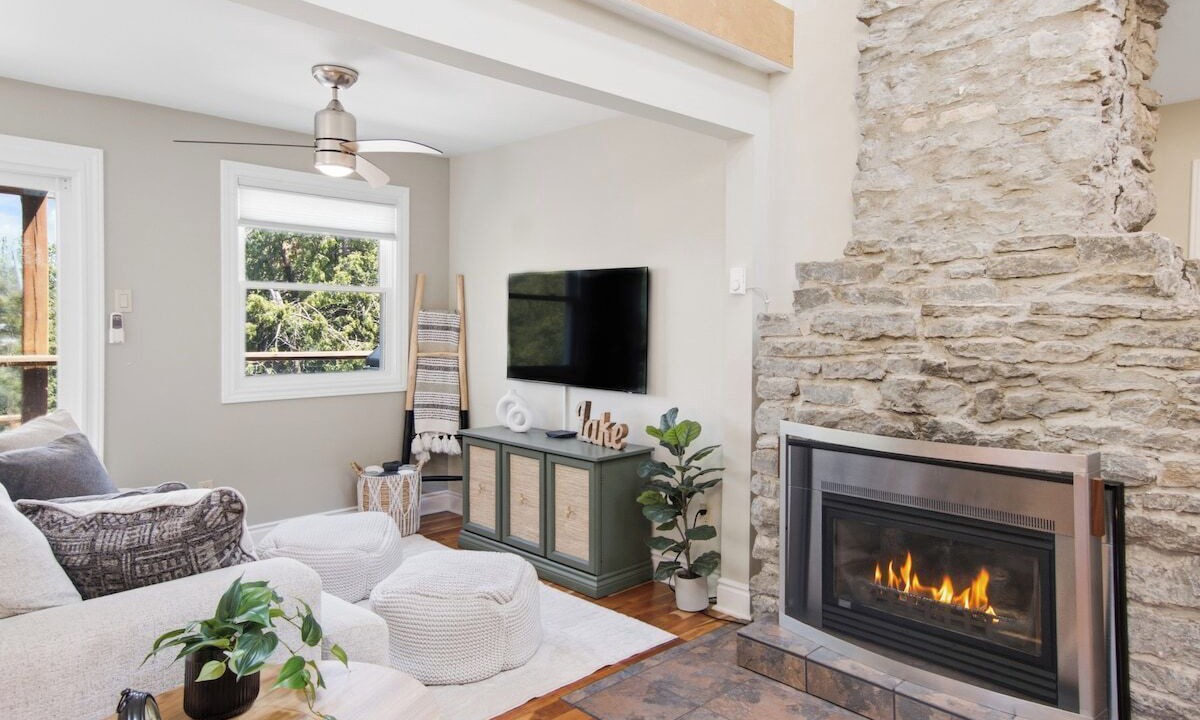 Photo of Livingroom in Fenelon Falls