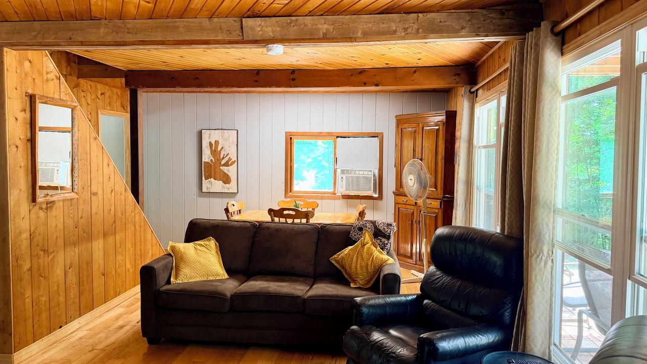 Photo of Livingroom in Frontenac