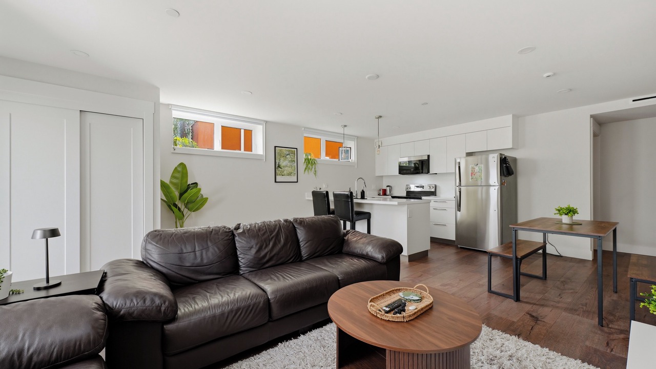 Photo of Livingroom in Riley Park-Little Mountain
