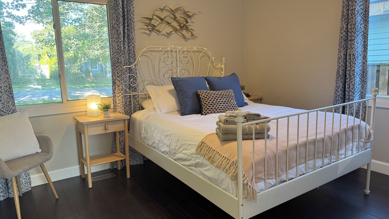 Photo of Bedroom in Crystal Beach